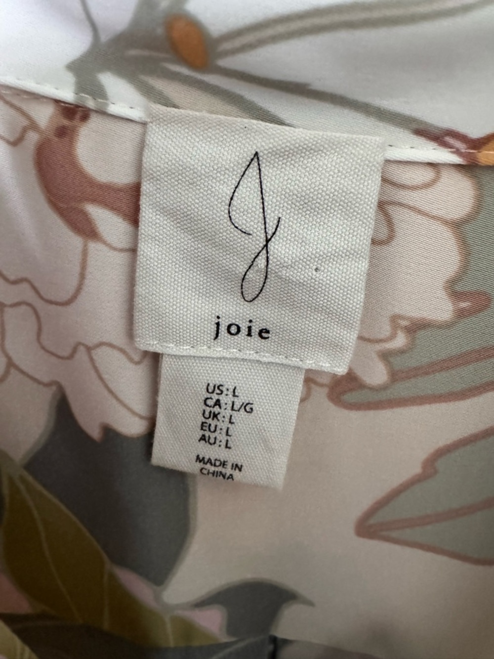 Joie Blouse in Pink, Olive & Cream with gorgeous mother of pearl buttons - Picture 4 of 5